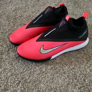 Nike Phantom Ghost women’s size 9.5 BRAND NEW, never worn, interior laces